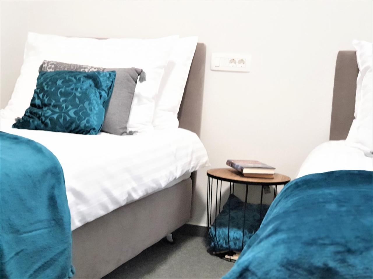 Smart Hostel Славонски-Брод Экстерьер фото